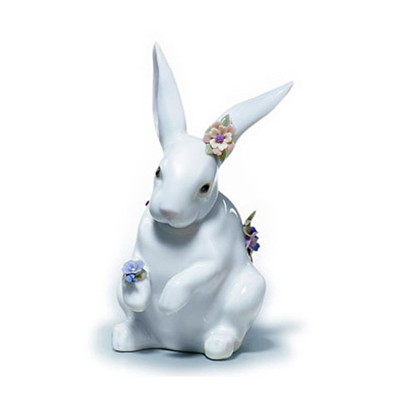 〈リヤドロ〉花飾りの白うさぎ(4)
